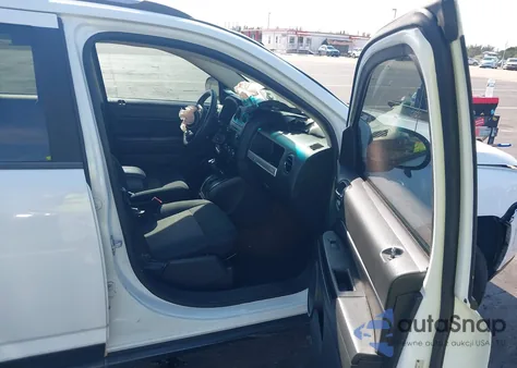 2014 Jeep Compass Sport из США, поврежденный, VIN 1C4NJCBA5ED746213